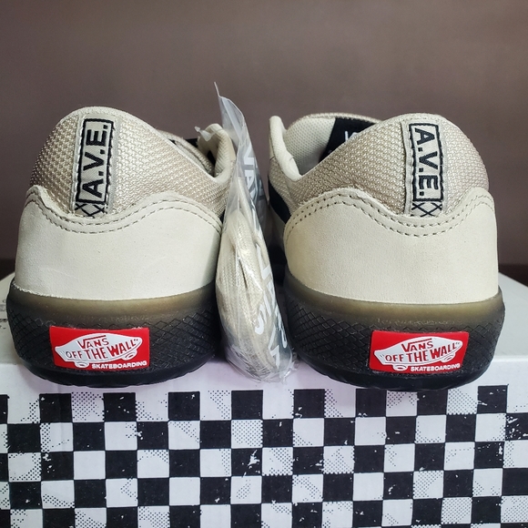 Vans Ave Nubuck Timber Wolf Men Size 7, Equivalent to Women Size 8.5 - Picture 6 of 10